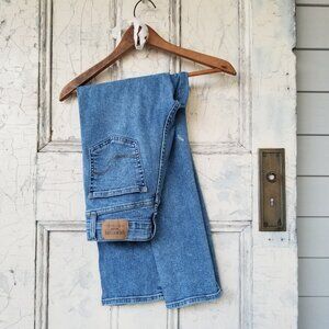 Signature Levi Strauss High Rise Straight Leg Jean (size 4)